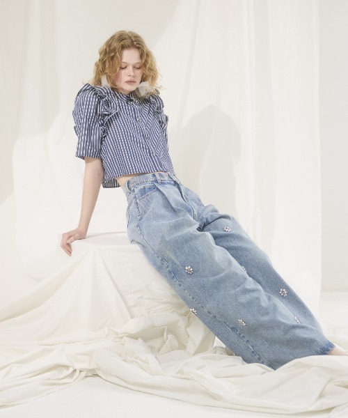 AND COUTURE(アンドクチュール)の「ビジュー付きストライプフリルシャツ(シャツ/ブラウス・レディース・ブルー系その他/パープル系その他/ホワイト系その他2/ネイビー/ホワイト系その他・FREE)」の12枚目の写真