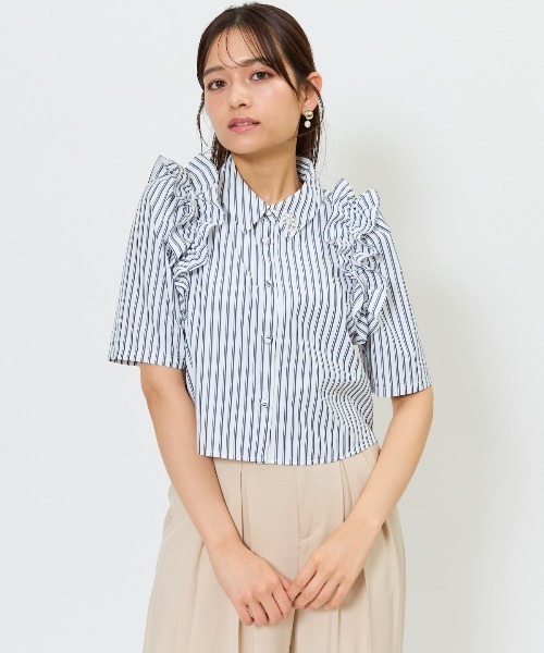 AND COUTURE(アンドクチュール)の「ビジュー付きストライプフリルシャツ(シャツ/ブラウス・レディース・ブルー系その他/パープル系その他/ホワイト系その他2/ネイビー/ホワイト系その他・FREE)」の9枚目の写真