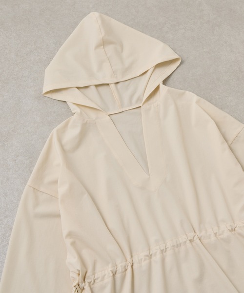 Vネックフード付きラッシュガード