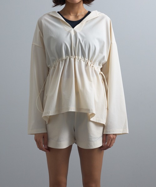 COLONY 2139（コロニートゥーワンスリーナイン）の「Vネックフード付きラッシュガード（ラッシュガード・レディース・アイボリー/ブラック・FREE）」の22枚目の写真