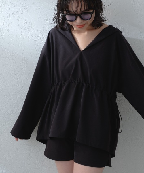 COLONY 2139（コロニートゥーワンスリーナイン）の「Vネックフード付きラッシュガード（ラッシュガード・レディース・アイボリー/ブラック・FREE）」の18枚目の写真