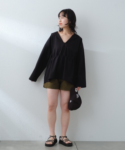 COLONY 2139（コロニートゥーワンスリーナイン）の「Vネックフード付きラッシュガード（ラッシュガード・レディース・アイボリー/ブラック・FREE）」の20枚目の写真