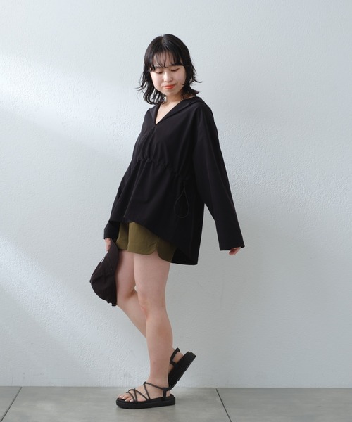 COLONY 2139（コロニートゥーワンスリーナイン）の「Vネックフード付きラッシュガード（ラッシュガード・レディース・アイボリー/ブラック・FREE）」の21枚目の写真