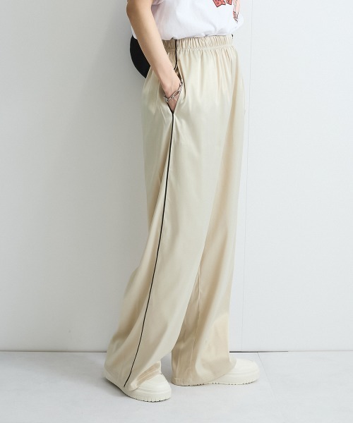 VICKY（ビッキー）の「サテンサイドラインパンツ≪手洗い可能≫（その他パンツ・レディース・オフホワイト/ブラック・M）」の2枚目の写真
