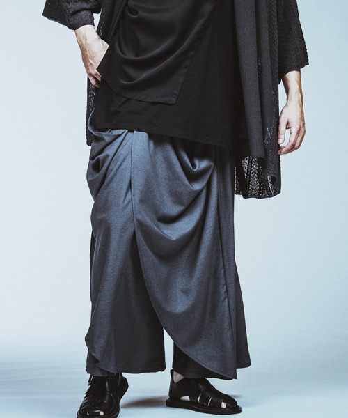 NO ID.（ノーアイディ）の「【NO ID.】Gather Baggy Drape Trousers / ギャザー バギー ドレープ トラウザーズ（その他パンツ・メンズ・グレー/ブラック・1/2）」の3枚目の写真