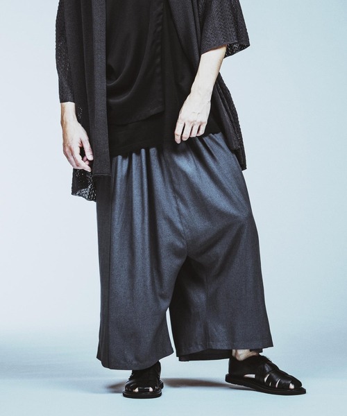 NO ID.（ノーアイディ）の「【NO ID.】Gather Baggy Drape Trousers / ギャザー バギー ドレープ トラウザーズ（その他パンツ・メンズ・グレー/ブラック・1/2）」の5枚目の写真