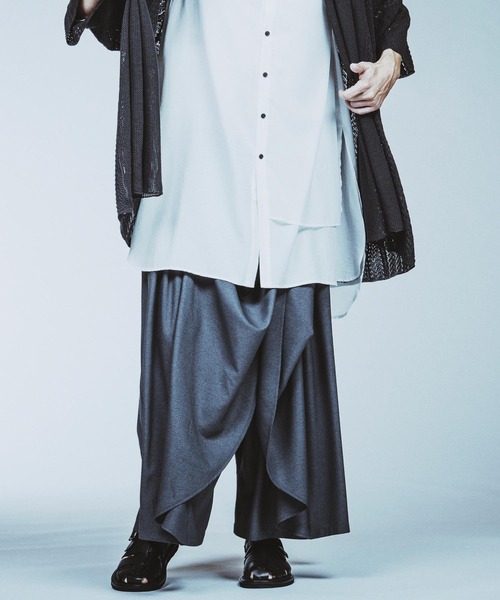 NO ID.（ノーアイディ）の「【NO ID.】Gather Baggy Drape Trousers / ギャザー バギー ドレープ トラウザーズ（その他パンツ・メンズ・グレー/ブラック・1/2）」の10枚目の写真