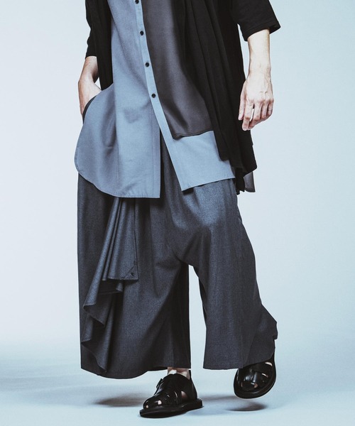 NO ID.（ノーアイディ）の「【NO ID.】Gather Baggy Drape Trousers / ギャザー バギー ドレープ トラウザーズ（その他パンツ・メンズ・グレー/ブラック・1/2）」の16枚目の写真