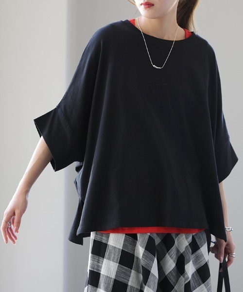 HUG.U(ハグユー)の「変形Tシャツ(Tシャツ/カットソー・レディース・ホワイト/ブラック/ライトブルー/ダークグレー・FREE)」の2枚目の写真