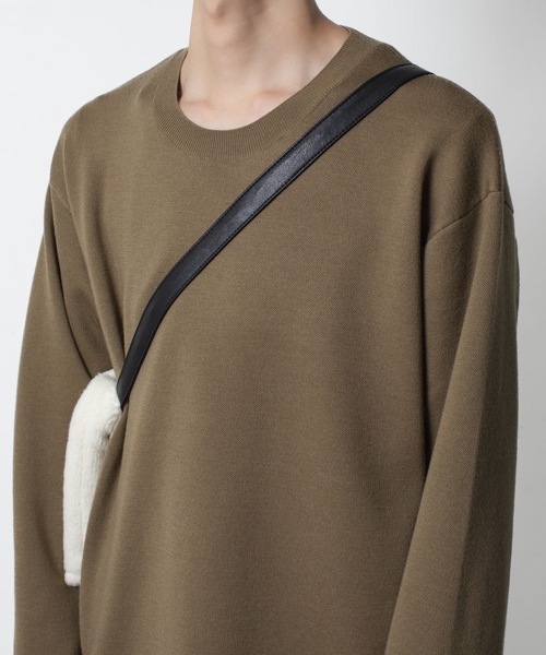 ATTACHMENT（アタッチメント）の「WO/ALPACA ボア ショルダーバッグ / WO/ALPACA BOA SHOULDER BAG（ショルダーバッグ・メンズ・オフホワイト/ダークグレー・ONE SIZE）」の3枚目の写真