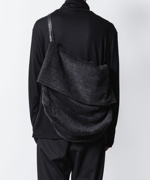 ATTACHMENT（アタッチメント）の「WO/ALPACA ボア ショルダーバッグ / WO/ALPACA BOA SHOULDER BAG（ショルダーバッグ・メンズ・オフホワイト/ダークグレー・ONE SIZE）」の8枚目の写真