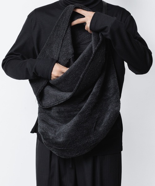 ATTACHMENT（アタッチメント）の「WO/ALPACA ボア ショルダーバッグ / WO/ALPACA BOA SHOULDER BAG（ショルダーバッグ・メンズ・オフホワイト/ダークグレー・ONE SIZE）」の10枚目の写真