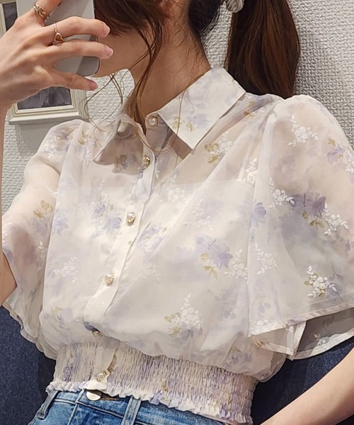 pumpkin port（パンプキンポート）の「シアー花柄 ゴールドボタン フレア袖クロップドブラウス（シャツ/ブラウス・レディース・ラベンダー/ピンク/ブルー/ベージュ/グリーン・M/L）」の4枚目の写真