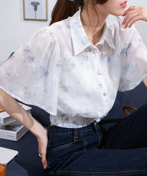 pumpkin port（パンプキンポート）の「シアー花柄 ゴールドボタン フレア袖クロップドブラウス（シャツ/ブラウス・レディース・ラベンダー/ピンク/ブルー/ベージュ/グリーン・M/L）」の3枚目の写真