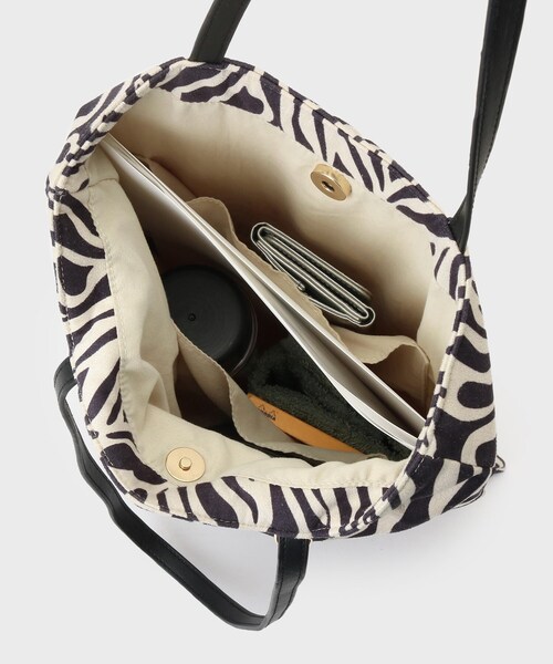 UNTITLED（アンタイトル）の「【選べる3柄】フラットトートバッグ（トートバッグ・レディース・ブラック系/ホワイト系7/ダークブラウン系・99）」の16枚目の写真