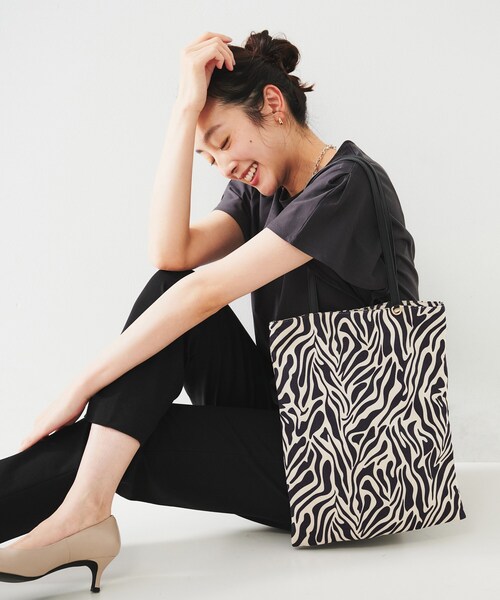 UNTITLED（アンタイトル）の「【選べる3柄】フラットトートバッグ（トートバッグ・レディース・ブラック系/ホワイト系7/ダークブラウン系・99）」の21枚目の写真