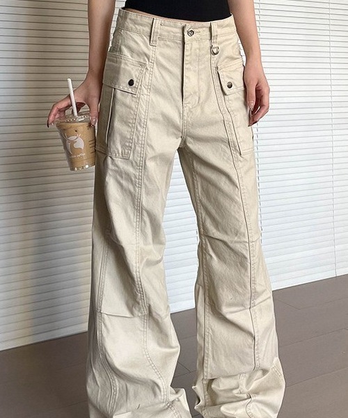 deux amour(ドゥーザムール)の「ハイウエストカーゴワイドパンツ(カーゴパンツ・レディース・チャコールグレー/アイボリー・FREE)」の4枚目の写真