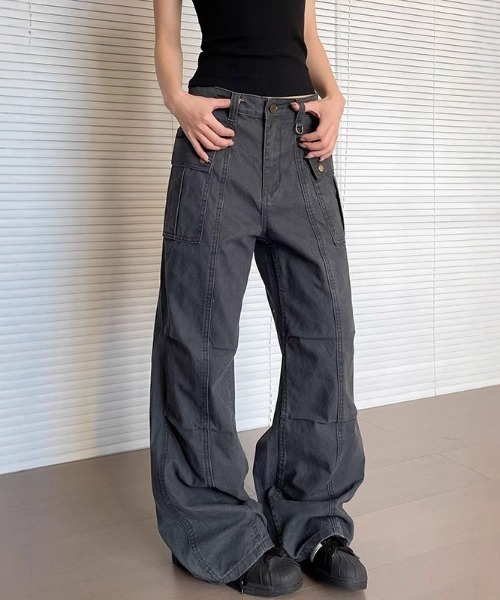 deux amour(ドゥーザムール)の「ハイウエストカーゴワイドパンツ(カーゴパンツ・レディース・チャコールグレー/アイボリー・FREE)」の5枚目の写真