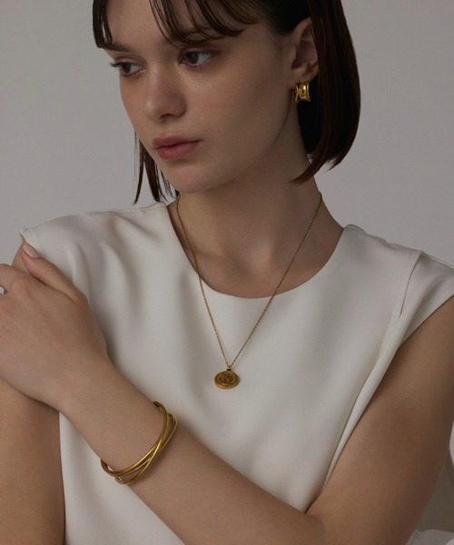 CENE（セネ）の「【CENE】セネ/ツイストアーチバングル（バングル/リストバンド・レディース・シルバー/ゴールド・FREE）」の5枚目の写真