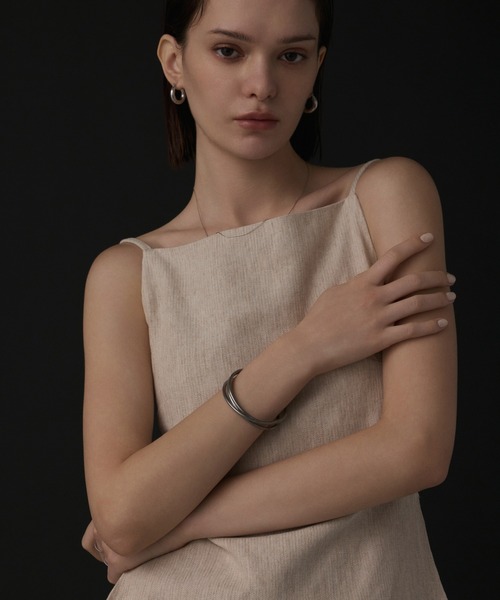 CENE（セネ）の「【CENE】セネ/ツイストアーチバングル（バングル/リストバンド・レディース・シルバー/ゴールド・FREE）」の9枚目の写真