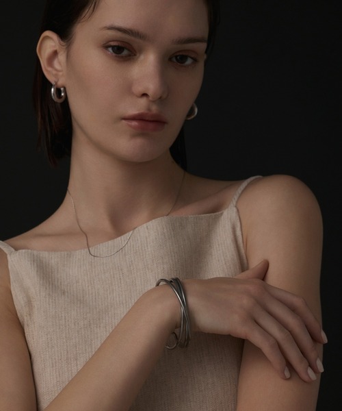 CENE（セネ）の「【CENE】セネ/ツイストアーチバングル（バングル/リストバンド・レディース・シルバー/ゴールド・FREE）」の10枚目の写真