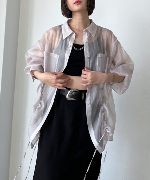 PAGEBOY(ページボーイ)の「ドロストシャーリングシアーシャツ(シャツ/ブラウス・レディース・ブラック/グレー系その他/オフホワイト/レッド・FREE)」の3枚目の写真