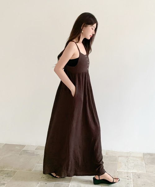 by LEGNA(バイレグナ)の「バックオープンキャミワンピース(ワンピース・レディース・ブラウン/ブラック/アイボリー・MEDIUM/LARGE)」の4枚目の写真