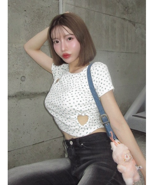 !!!★★★ ダーリッチハートオープンフローラルTシャツ ハートオープンフローラルTシャツ（Tシャツ/カットソー