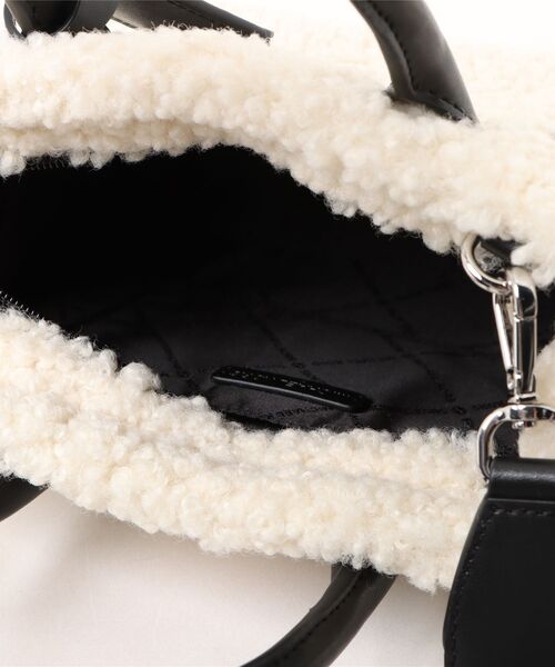 MICHAEL KORS（マイケルコース）の「MIRELLA トップジップ ショッパー クロスボディ スモール（ショルダーバッグ・レディース・ブラック・FREE）」の4枚目の写真