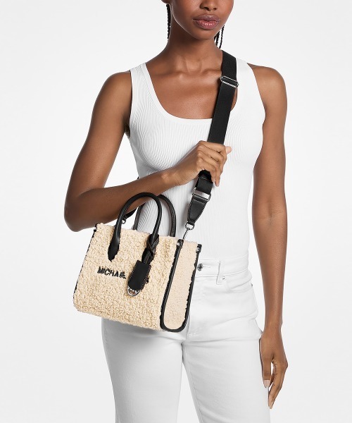MICHAEL KORS（マイケルコース）の「MIRELLA トップジップ ショッパー クロスボディ スモール（ショルダーバッグ・レディース・ブラック・FREE）」の5枚目の写真