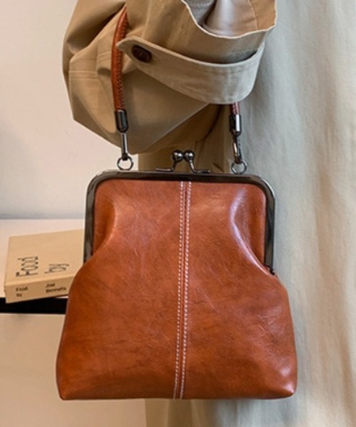 Per sist ence（パーシエンス）の「がま口フェイクレザー2WAYバッグ（ショルダーバッグ・レディース・ブラック/ブラウン・ONE SIZE）」の9枚目の写真