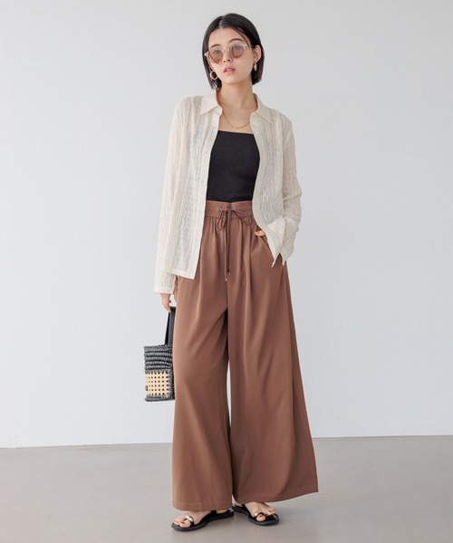 BAYFLOW（ベイフロー）の「[縦横に伸びるストレッチ入り]サララックワイドパンツ（その他パンツ・レディース・ブルー/ブラウン/ブラック・MEDIUM/SMALL）」の4枚目の写真