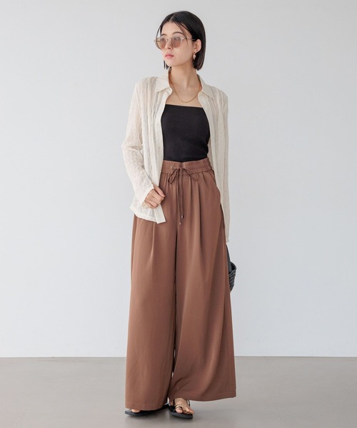 BAYFLOW（ベイフロー）の「[縦横に伸びるストレッチ入り]サララックワイドパンツ（その他パンツ・レディース・ブルー/ブラウン/ブラック・MEDIUM/SMALL）」の5枚目の写真