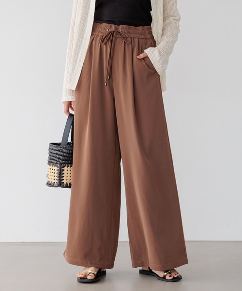 BAYFLOW（ベイフロー）の「[縦横に伸びるストレッチ入り]サララックワイドパンツ（その他パンツ・レディース・ブルー/ブラウン/ブラック・MEDIUM/SMALL）」の7枚目の写真