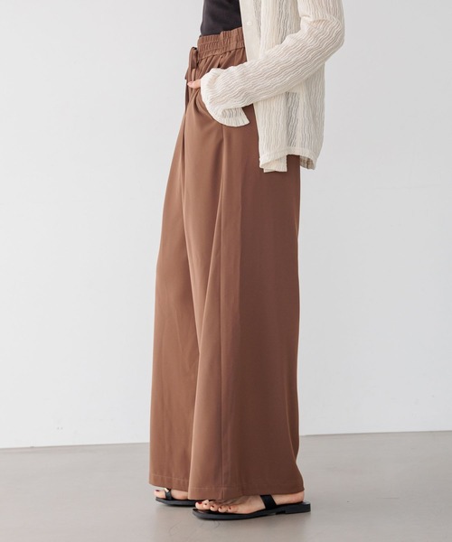 BAYFLOW（ベイフロー）の「[縦横に伸びるストレッチ入り]サララックワイドパンツ（その他パンツ・レディース・ブルー/ブラウン/ブラック・MEDIUM/SMALL）」の8枚目の写真