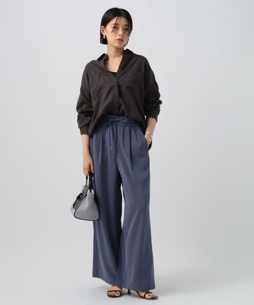 BAYFLOW（ベイフロー）の「[縦横に伸びるストレッチ入り]サララックワイドパンツ（その他パンツ・レディース・ブルー/ブラウン/ブラック・MEDIUM/SMALL）」の12枚目の写真