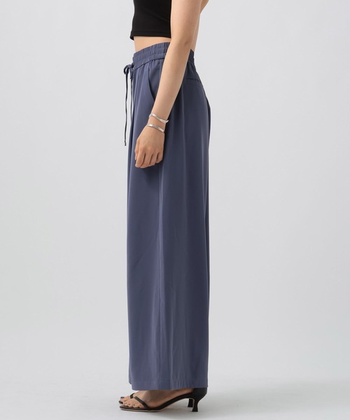 BAYFLOW（ベイフロー）の「[縦横に伸びるストレッチ入り]サララックワイドパンツ（その他パンツ・レディース・ブルー/ブラウン/ブラック・MEDIUM/SMALL）」の15枚目の写真