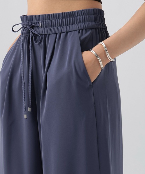 BAYFLOW（ベイフロー）の「[縦横に伸びるストレッチ入り]サララックワイドパンツ（その他パンツ・レディース・ブルー/ブラウン/ブラック・MEDIUM/SMALL）」の16枚目の写真