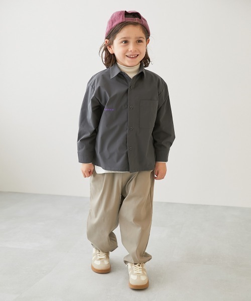 devirock(デビロック)の「撥水 ビッグシルエット ワークシャツ(シャツ/ブラウス・キッズ・グレイッシュベージュ/スミクロ/ブルー系・100cm/110cm/120cm/130cm/140cm/150cm/160cm)」の4枚目の写真