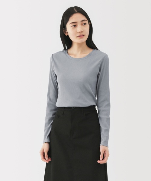 無印良品(ムジルシリョウヒン)の「婦人 なめらかリブ編みクルーネック長袖Tシャツ(Tシャツ/カットソー・レディース・オフホワイト/チャコールグレー/ライトグリーン/ブラウン/ブラック/ライトブルー・S/M/L/XL)」の6枚目の写真