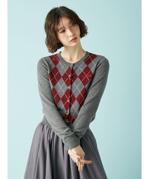 LILY BROWN ロゴ刺繍アーガイルカーディガン　キャメル LILY BROWN（リリーブラウン）の「ロゴ刺繍アーガイルカーディガン