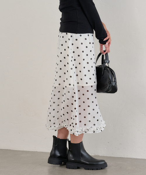 U by SPICK&SPAN（ユーバイスピックアンドスパン）の「ドットプリントシアーロングスカート（スカート・レディース・ホワイト・FREE）」の4枚目の写真