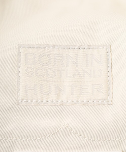 HUNTER（ハンター）の「HUNTER ナイロン ミディ ホーボー ボーン イン スコットランド（トートバッグ・レディース・ブラック/オフホワイト・FREE）」の20枚目の写真