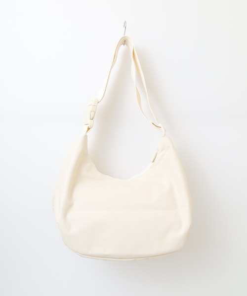 HUNTER（ハンター）の「HUNTER ナイロン ミディ ホーボー ボーン イン スコットランド（トートバッグ・レディース・ブラック/オフホワイト・FREE）」の12枚目の写真