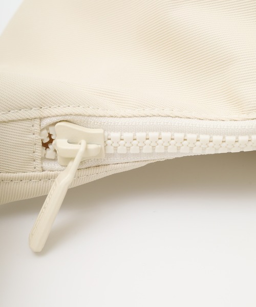 HUNTER（ハンター）の「HUNTER ナイロン ミディ ホーボー ボーン イン スコットランド（トートバッグ・レディース・ブラック/オフホワイト・FREE）」の16枚目の写真