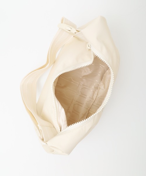 HUNTER（ハンター）の「HUNTER ナイロン ミディ ホーボー ボーン イン スコットランド（トートバッグ・レディース・ブラック/オフホワイト・FREE）」の17枚目の写真