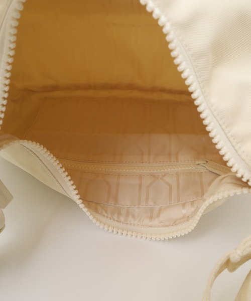 HUNTER（ハンター）の「HUNTER ナイロン ミディ ホーボー ボーン イン スコットランド（トートバッグ・レディース・ブラック/オフホワイト・FREE）」の10枚目の写真