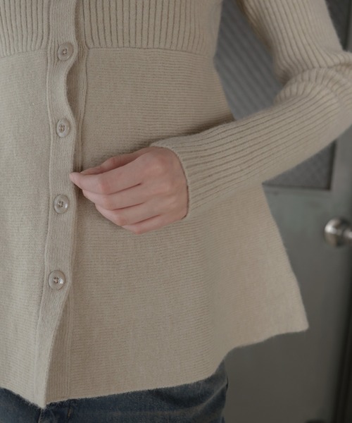 Mili affinity（ミリアフィニティー）の「ペプラムVネックリブニットカーディガン（ニット/セーター・レディース・アイボリー/グレー/ブラック・FREE）」の8枚目の写真