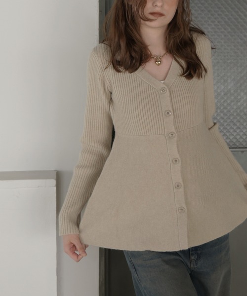 Mili affinity（ミリアフィニティー）の「ペプラムVネックリブニットカーディガン（ニット/セーター・レディース・アイボリー/グレー/ブラック・FREE）」の9枚目の写真