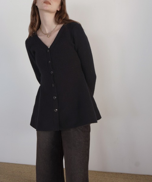 Mili affinity（ミリアフィニティー）の「ペプラムVネックリブニットカーディガン（ニット/セーター・レディース・アイボリー/グレー/ブラック・FREE）」の16枚目の写真